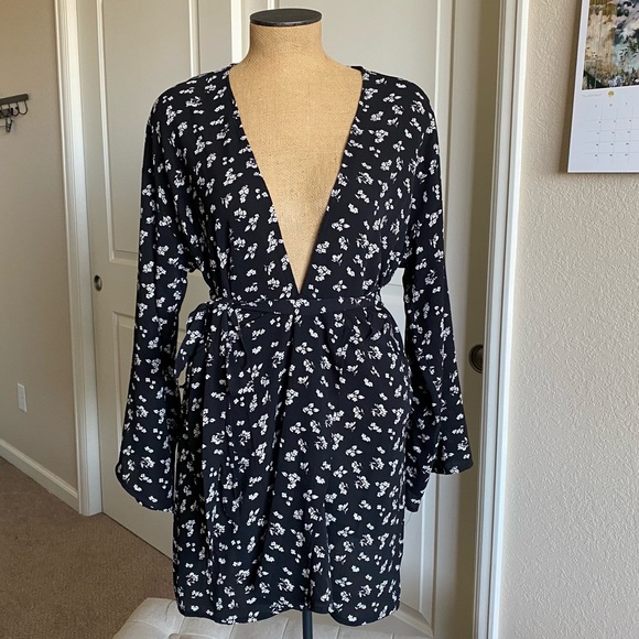 NWT Nasty Gal Kimono Wrap dress 8 - Picture 2 of 5